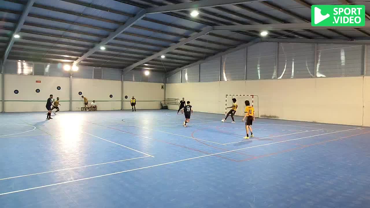 Deportivo de Los Perros vs. Roots FC - 2 : 0